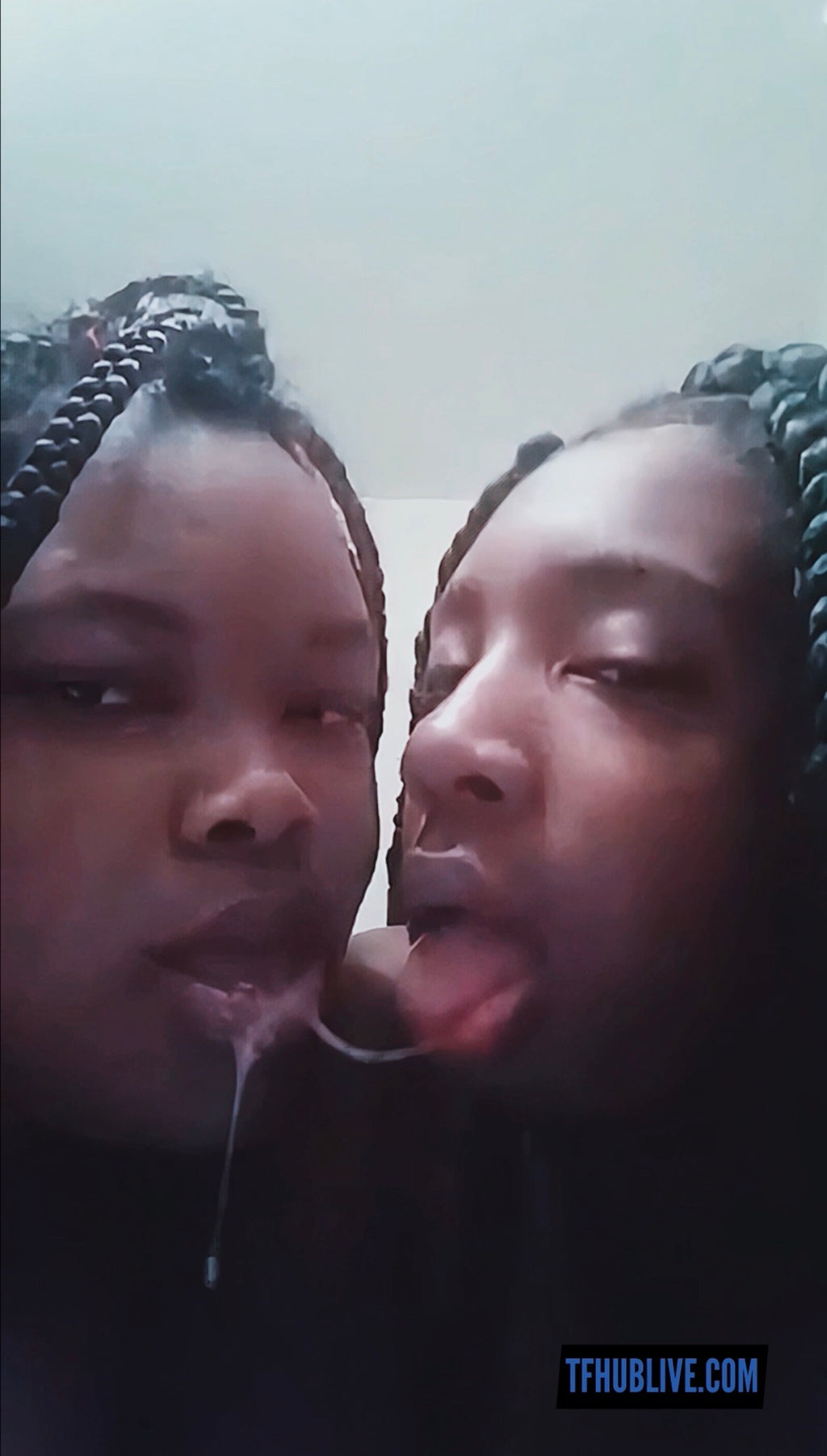 2 girl tongue kissing session
