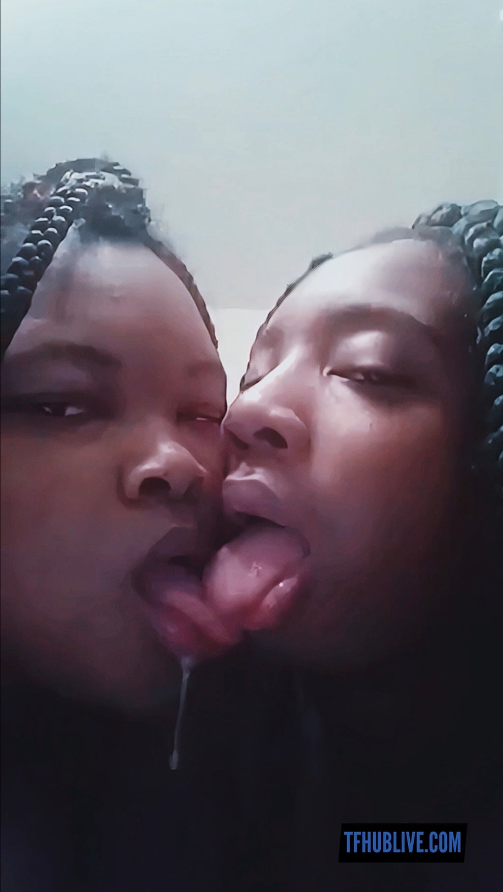 2 girl tongue kissing session