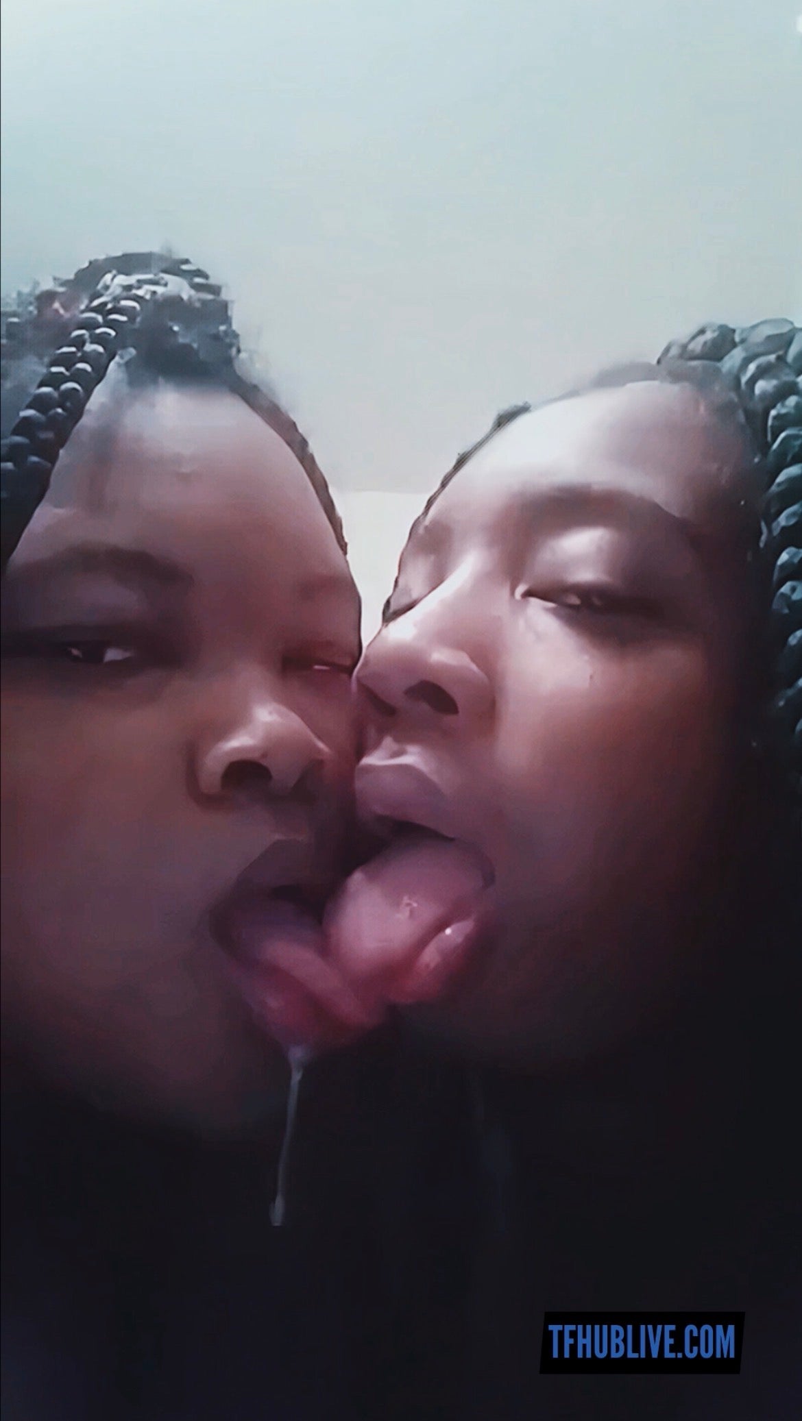 2 girl tongue kissing session