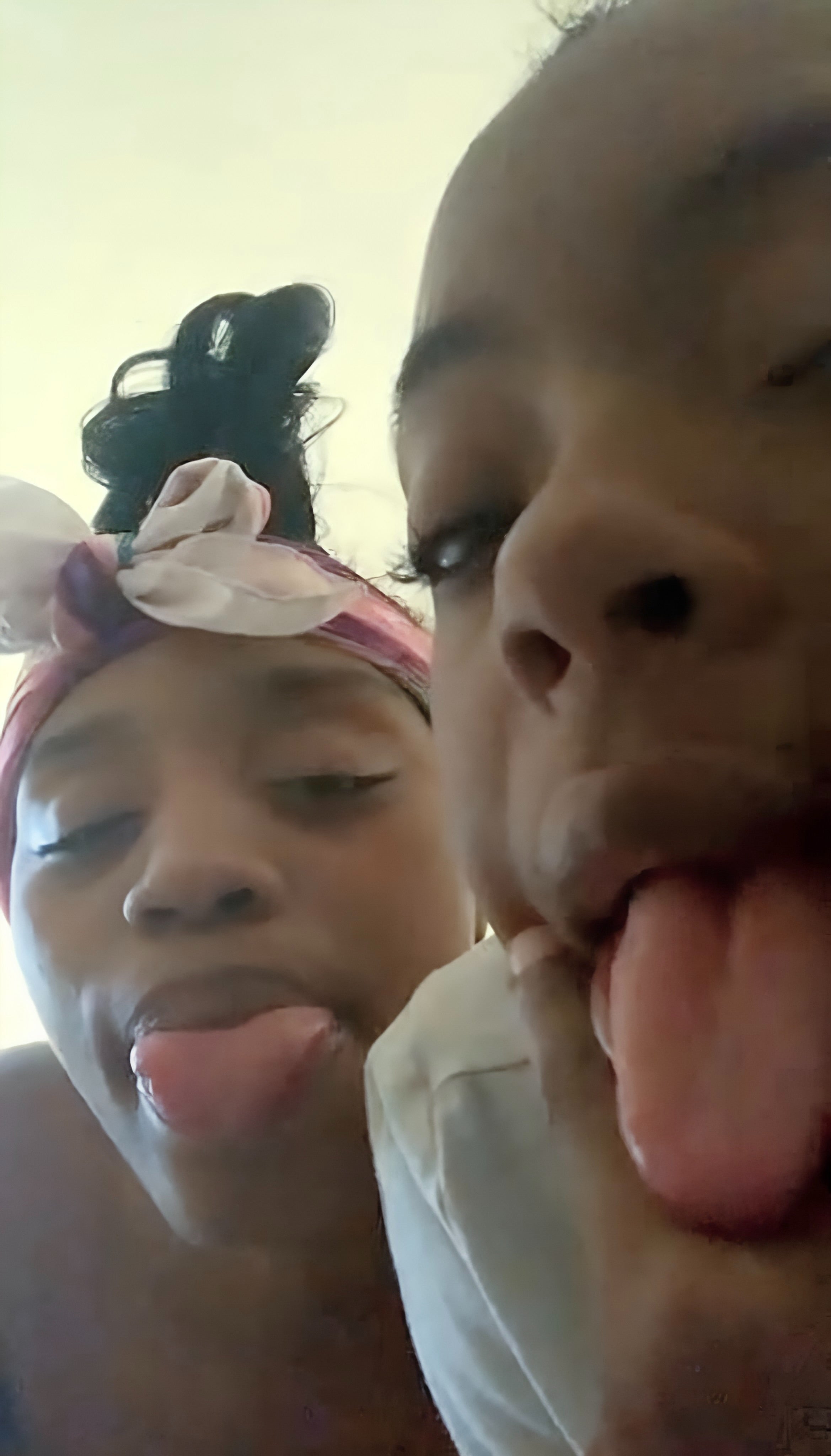 2 girl Tongue Show